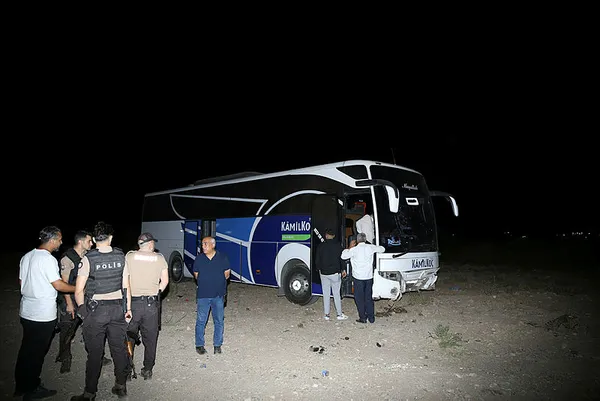 diyarbakirda-yolcu-otobusu-refuje-carpti-18-yarali-1692555387219.jpg