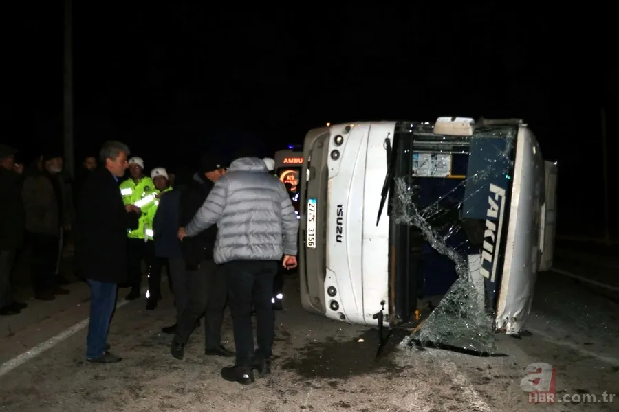 Gaziantep’te kabus gibi kaza: Servis minibüsü ile otomobil çarpıştı: 2’si ağır 10 yaralı 1