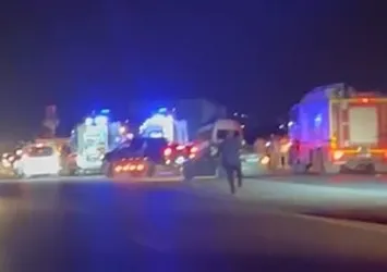 Hatay'da yolcu minibüsü traktöre çarptı: 15 yaralı