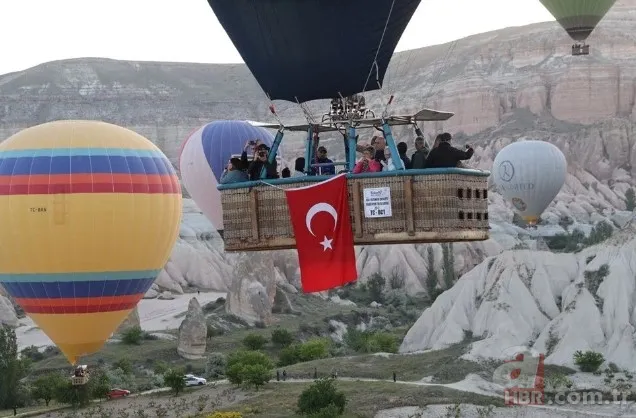 Kapadokya'da 19 Mayıs şöleni: Türk bayraklı balonlar gökyüzünde dalgalandı 8