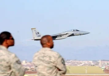 Almanya Savunma Bakanı'na İncirlik izni