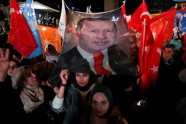 adanada-chpden-baskan-recep-tayyip-erdogan-pankartlarina-alcak-saldiri-1684601533125.jpg Adana'da CHP'den Başkan Erdoğan pankartlarına saldırı | AK Parti: CHP faşizmi Adana’mızda yeniden zuhur ettirmiştir! - 3