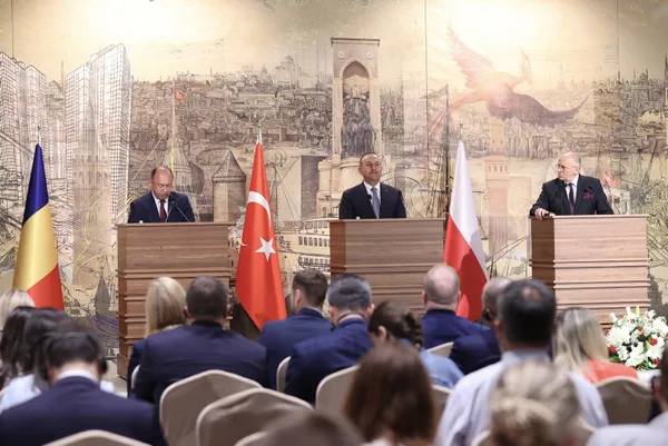 Türkiye, Romanya, Polonya Dışişleri Bakanları Üçlü Zirvesi İstanbul’da gerçekleşti