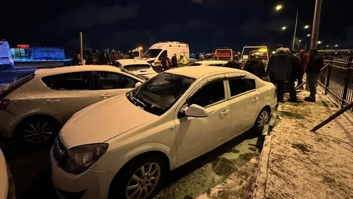 erzurumda-buzlanma-30-arac-birbirine-girdi-13-kisi-yaralandi-1711159990207.jpeg