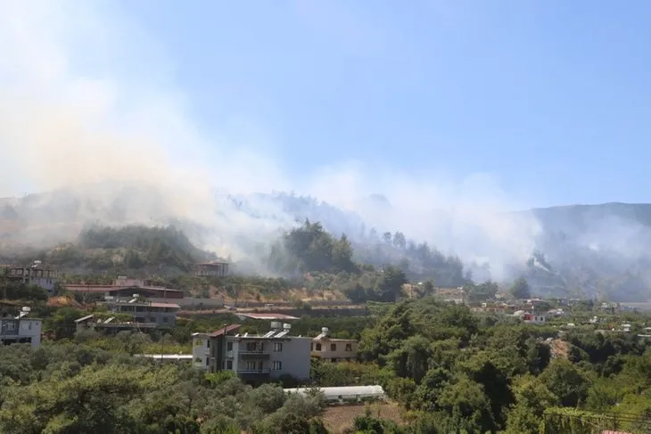Hatay’da korkutan orman yangını! Alevler yerleşim yerlerini tehdit ediyor