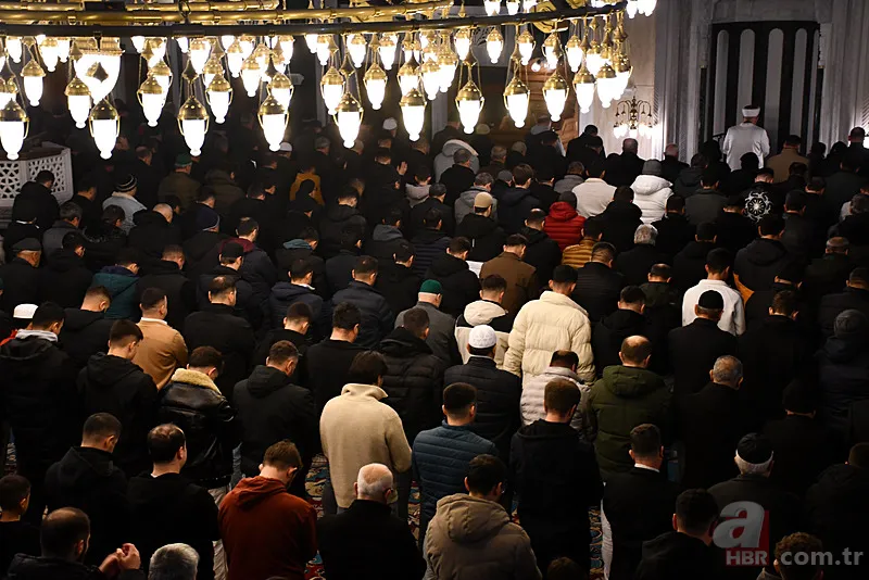 Ramazan'ın müjdecisi Berat Kandili dualarla idrak edildi! Vatandaşlar camilere akın etti 1