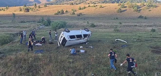 Erzincan’da kontrolden çıkan minibüs devrildi: 1 ölü, 6 yaralı