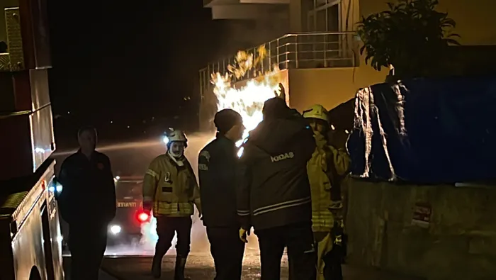 Beykoz'da 3 katlı binanın doğalgaz panosunda yangın - 3