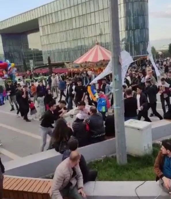 HDP’lilerden alçakça saldırısı: Bursa’da Cumhur İttifakı’na flamalarla vurdular!