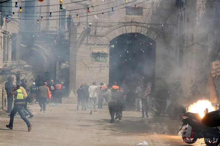 İsrail zulmü sürüyor! Mescid-i Aksa'da utanç verici anlar 14