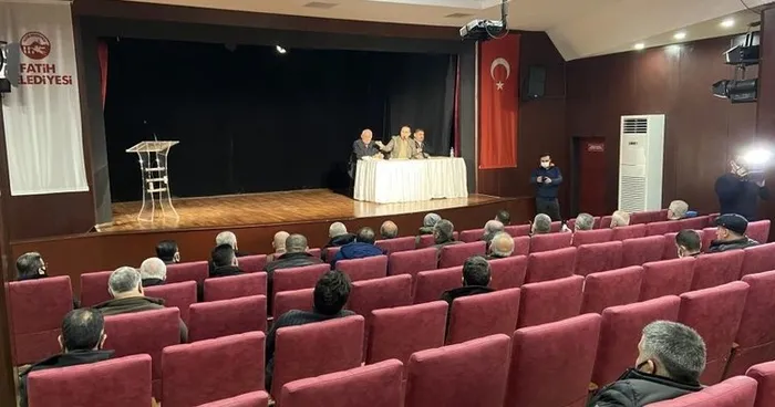 ibbden-odeme-alamayan-otobus-soforleri-isyanda-istanbulda-ulasim-sistemi-cokmus-durumda-1643821464138.jpg CHP'li İBB'nin sorumsuzluğu Özel Halk Otobüsü sürücülerini isyan ettirdi! - 4