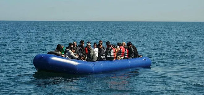 Ayvalık açıklarında 74 düzensiz göçmen yakalandı