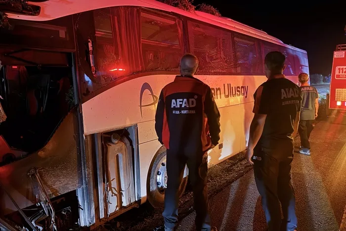 kayseride-yolcu-otobusu-kaza-yapti-olu-ve-cok-sayida-yarali-var-1755734884127.jpg FOTOĞRAF: AA