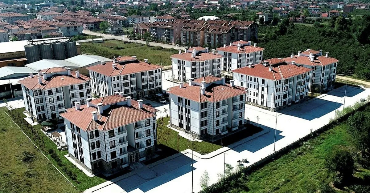 13 ilde toplam 1 310 konut toki den kura cekilisiyle veriliyor 400 lira alti taksitle ev satislari basliyor