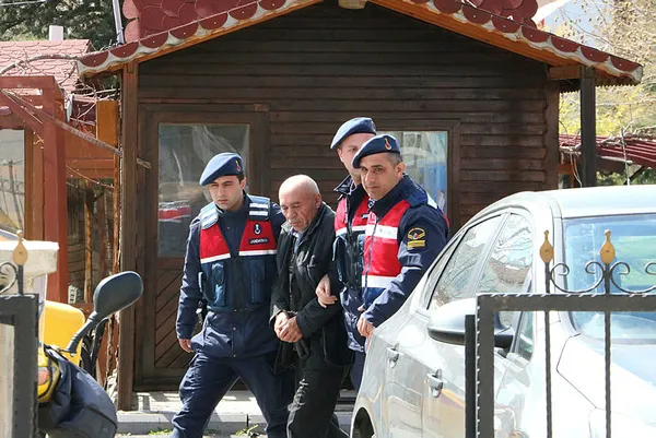 Kılıçdaroğlu'na saldıran şehit yakınına kelepçe takılmasına tepki - 1