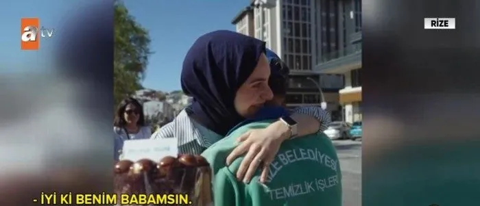temizlik-gorevlisine-yurekleri-isitan-dogum-gunu-surprizi-1728667106819.jpeg Temizlik görevlisi babaya dev ekranda duygulandıran doğum günü sürprizi! "İyi ki benim babamsın" - 1