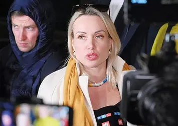 Macron'u reddeden Rus gazeteci Alman gazetesine transfer oldu!