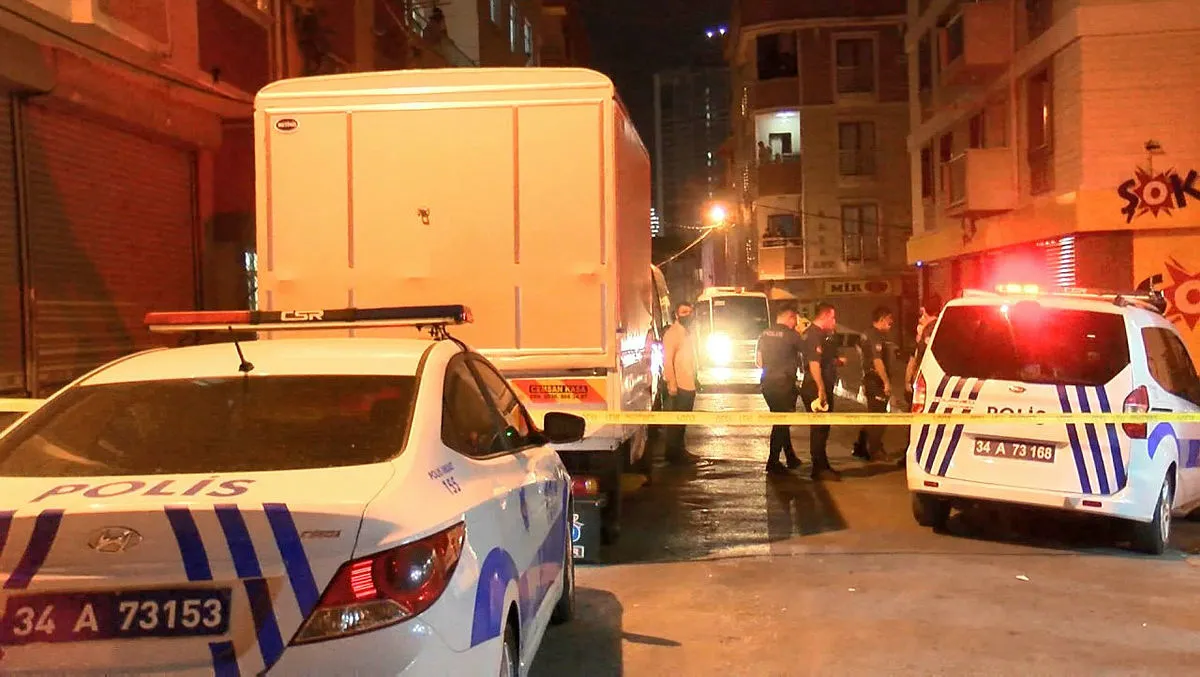 Bağcılar'da araçtan ateş açıldı: 5 yaralı