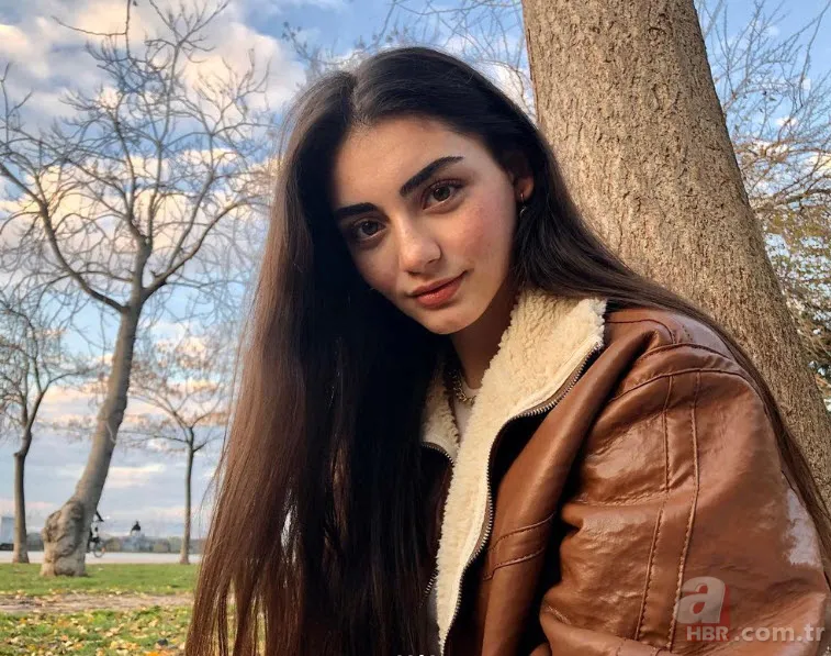 Kuruluş Osman dizisinin Bala Hatun'u Özge Törer erkek kardeşiyle poz verdi! İki kardeşin benzerliği pes dedirtti 4