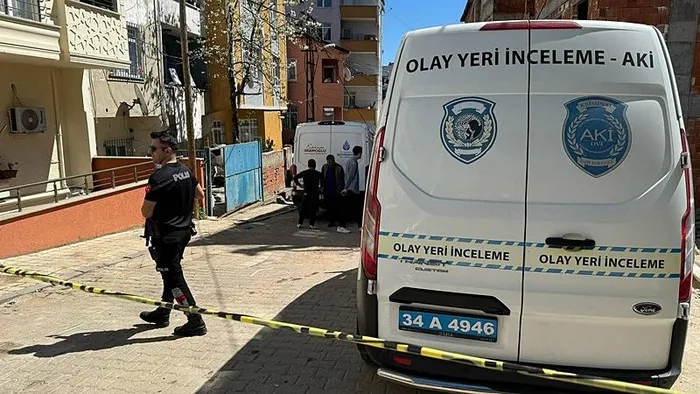 sancaktepede-aile-katliami-evde-uyuyan-ailesine-kursun-yagdirdi-ardindan-kendini-vurdu-1712414219711.jpeg Sancaktepe'de aile katliamı! Evde uyuyan ailesine kurşun yağdırdı: Ardından kendini... - 1