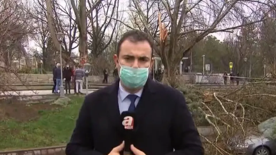 TBMM bahçesine yıldırım düştü!