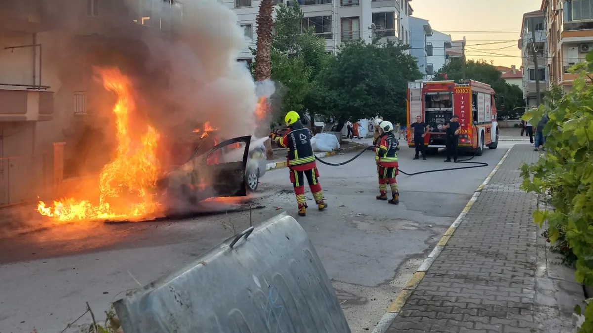 Balıkesir'de araç yangını panik oluşturdu