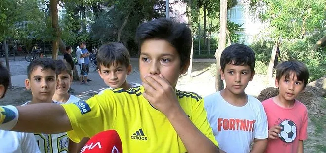 İstanbul’da çocuk parkında ağaç devrildi! Altında oturanlar kaçarak kurtuldu