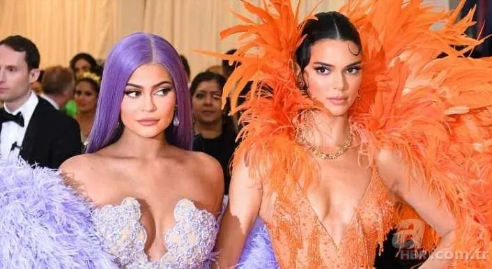 Kylie Jenner Jennifer Lopez’den gözlerini alamadı, sosyal medya yıkıldı