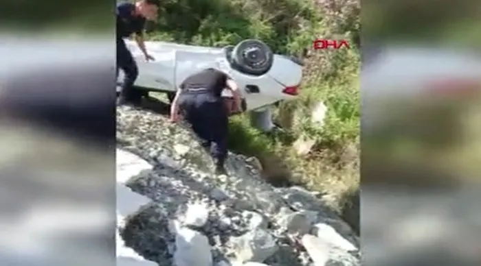 Hatay’da ilginç kaza: Ters dönen otomobilden böyle kurtuldu! İlk isteği bakın ne oldu - 2
