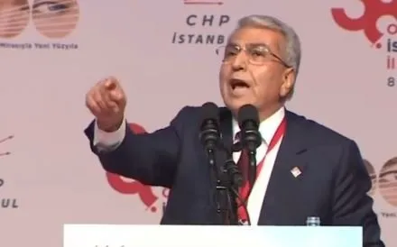 chpde-alisilagelmis-goruntuler-istanbul-il-kongresinde-kavga-imamoglunun-fircaladigi-sultangazi-ilce-baskani-k-1696796113389.jpg CHP'de alışılagelmiş görüntüler! İstanbul il kongresinde kavga! Bay Kemal'in Canpolat'ı İmamoğlu'nu doğradı - 7