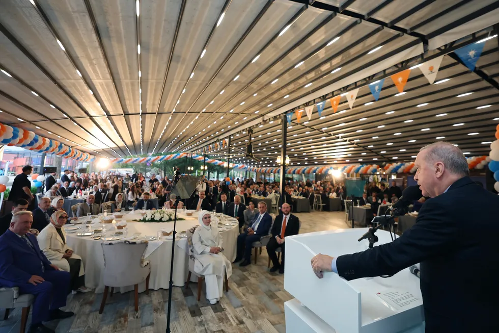 baskan-erdogandan-buyuk-turkiye-mutabakati-cagrisi-cephe-siyasetinden-tamamen-kurtulmaliyiz-1789147089565.jpg Başkan Erdoğan'dan Büyük Türkiye Mutabakatı çağrısı: Cephe siyasetinden tamamen kurtulmalıyız - 2