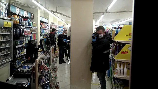 İstanbul’da markette silahlı soygun kameraya yansıdı - 2