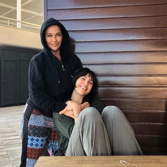 Demet Şener’in kızı İrem Kutluay’ın son hali herkesi şaşırttı! Boyunu