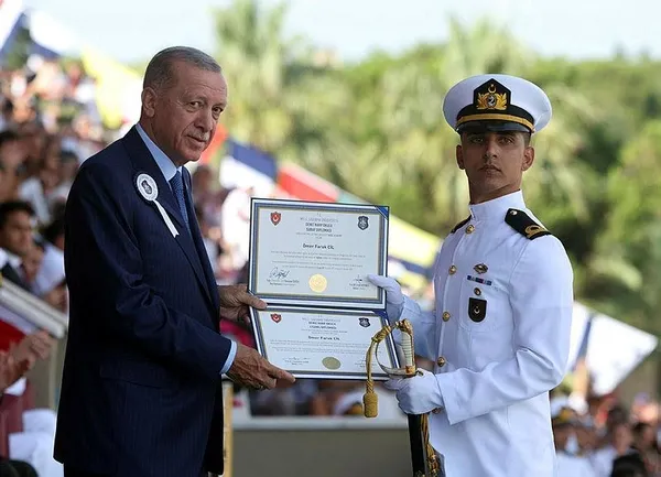 Başkan Erdoğan’dan MSÜ diploma ve sancak devir teslim töreninde önemli mesajlar: Sadece oyun kuran değil oyun bozan bir ülkeyiz