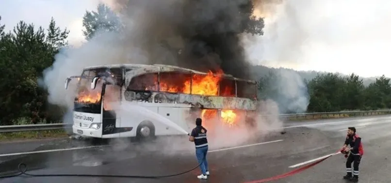 TEM'de yolcu otobüsü alev alev yandı
