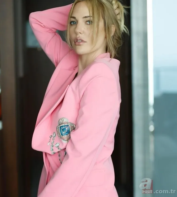 Resmen annesinin kopyası... Muhteşem Yüzyıl'ın Hürrem Sultan'ı Meryem Uzerli'nin kızı Lara büyüdü! 2