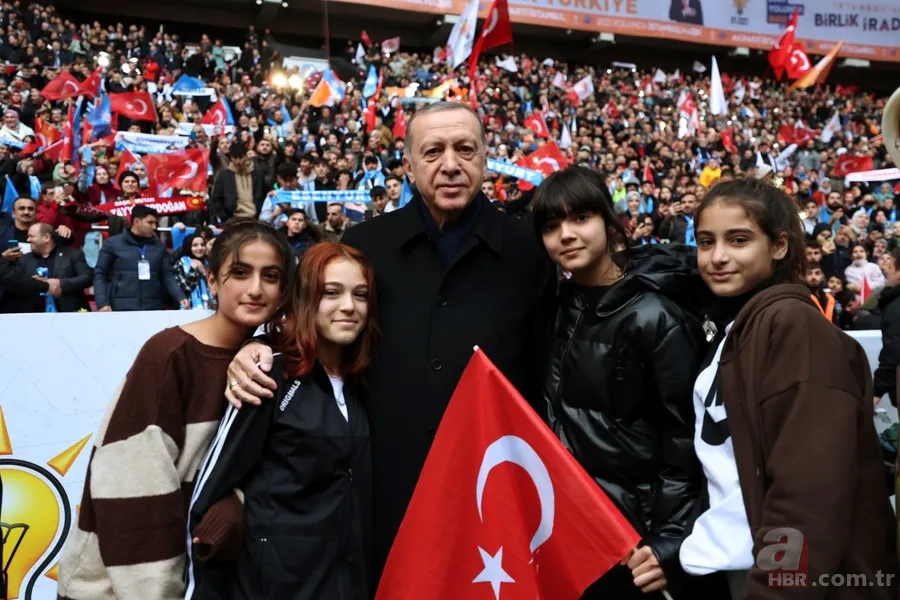 Başkan Erdoğan'a coşkulu karşılama! AK Parti'nin "İstanbul'un sözü: Birlik, İrade, Zafer" programına damga vuran an! 21