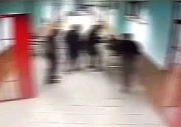 Eşini keserle öldürdü, cezaevinde intihar etti