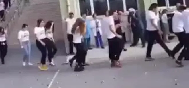 Kadıköy Anadolu Lisesi’ndeki simit skandalına öğrencilerden açıklama