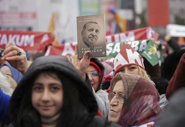 baskan-recep-tayyip-erdogan-samsunda-chpdekiler-birbirini-hancerleyerek-cikar-kavgasina-tutustu-1708004820791.jpg Başkan Recep Tayyip Erdoğan Samsun'da: CHP'dekiler birbirini hançerleyerek çıkar kavgasına tutuştu... - 6