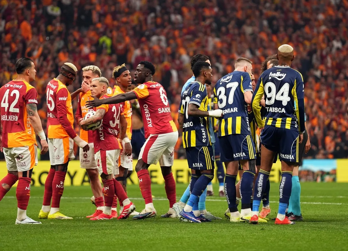 1793012965495.jpeg Galatasaray-Fenerbahçe derbisinde nefesler tutuldu! İşte muhtemel 11'ler - 3