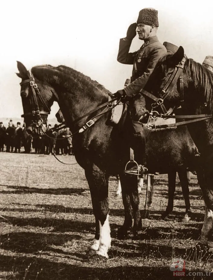 Türk bayrağı ve Atatürk fotoğrafları! 19 Mayıs Atatürk'ü Anma, Gençlik ve Spor Bayramı resimleri 23