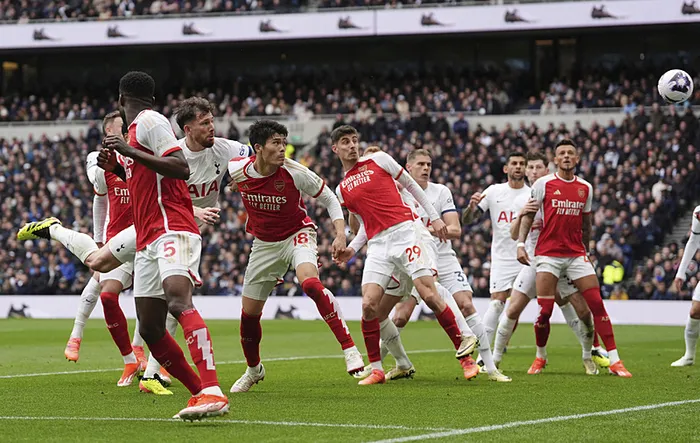 Premier Lig’de Tottenham’ı yenen Arsenal maç fazlasıyla liderliğini korudu