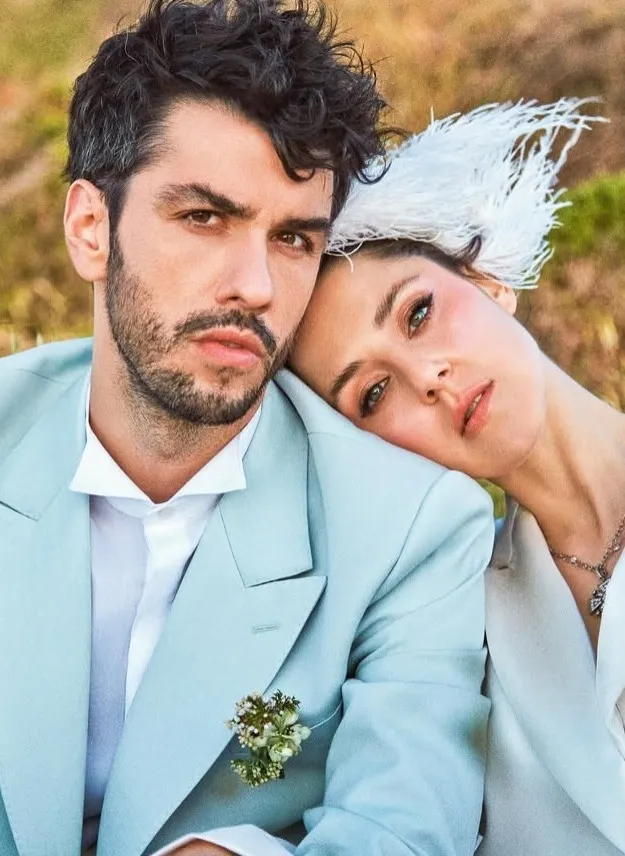 aralarindaki-yas-farki-cok-konusulmustu-aras-aydindan-esine-ask-dolu-sozler-1752588123080.jpg Kaynak: Instagram