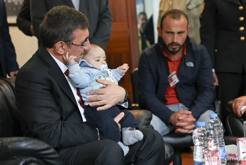 Teröristlerin aracını gasp edip, katlettiği veteriner hekim Mikail Bozlağan'a acı veda! Şehit babaya son bakış 16