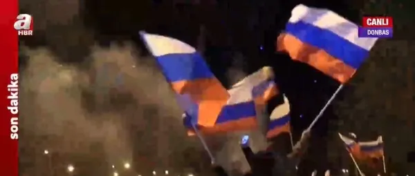 donetsk-ve-luhanskta-buyuk-kutlama-bagimsizlik-haberi-sonrasi-rus-bayraklariyla-sokaga-ciktilar-1645474128096.jpg Donetsk ve Luhansk'ta büyük kutlama! Bağımsızlık haberi sonrası Rus bayraklarıyla sokağa çıktılar! - 2