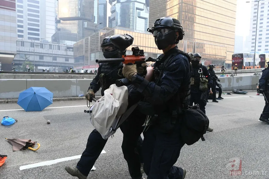 Hong Kong'dan dehşete düşüren kareler! Protestolar devam ediyor 19