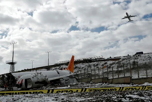 Pegasus uçağında son durum! enkaz kaldırma çalışmaları sürüyor