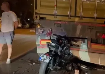 Bursa’da motosiklet tıra çarptı: 1 ölü, 1 ağır yaralı