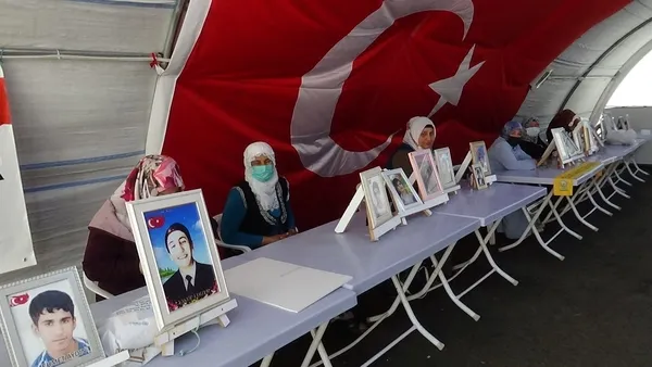 evlat-nobetindeki-baba-pkk-hem-cigerimizi-yakti-hem-de-ormanlarimizi-atese-verdi-1628511479901.jpg Evlat nöbetindeki baba: ‘PKK hem ciğerimizi yaktı, hem de ormanlarımızı ateşe verdi’ - 4